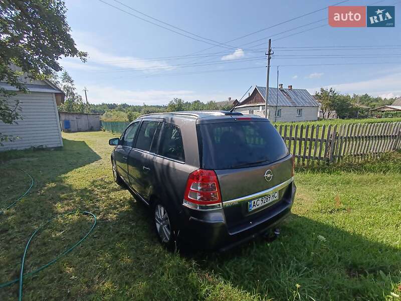 Минивэн Opel Zafira 2010 в Камне-Каширском
