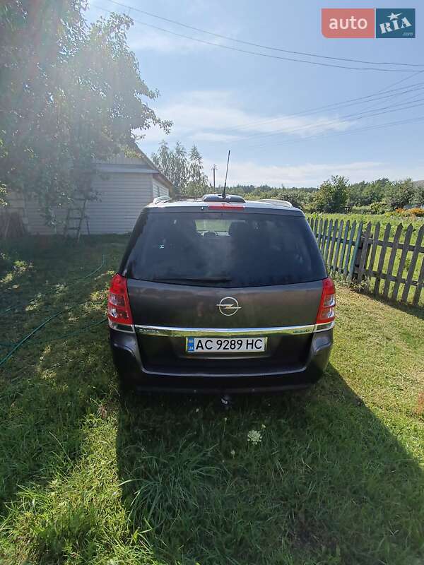 Минивэн Opel Zafira 2010 в Камне-Каширском