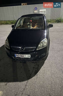 Минивэн Opel Zafira 2010 в Сваляве