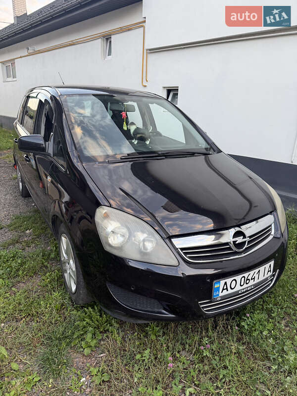 Минивэн Opel Zafira 2010 в Сваляве фото 5 Минивэн Opel Zafira 2010 в Сваляве