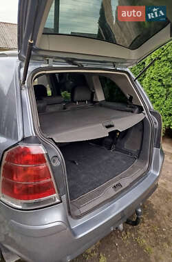 Минивэн Opel Zafira 2005 в 