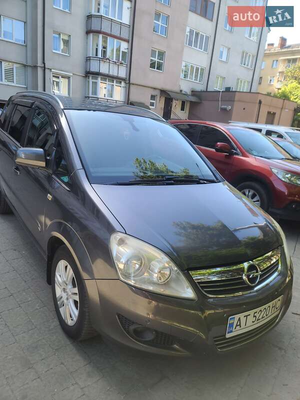 Минивэн Opel Zafira 2010 в Ивано-Франковске