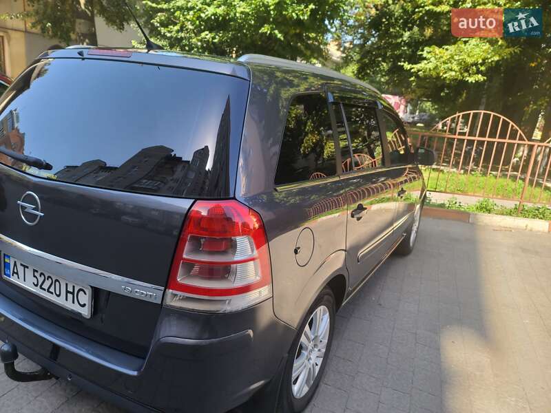 Минивэн Opel Zafira 2010 в Ивано-Франковске