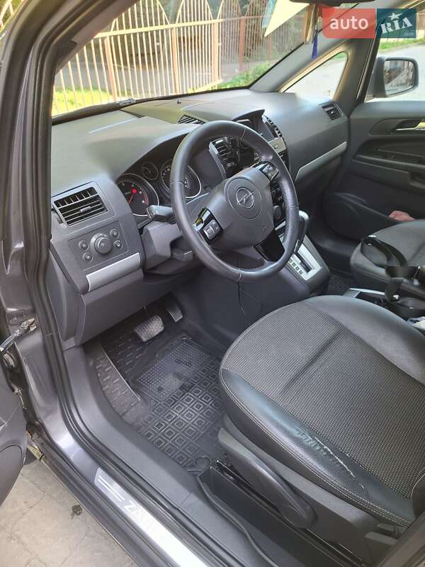 Минивэн Opel Zafira 2010 в Ивано-Франковске