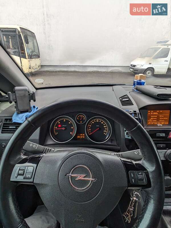 Минивэн Opel Zafira 2010 в Львове