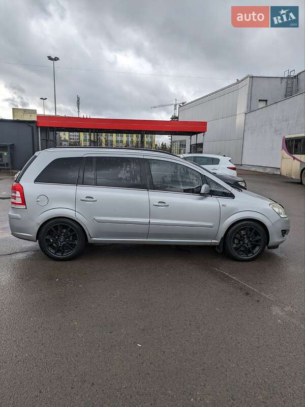 Минивэн Opel Zafira 2010 в Львове