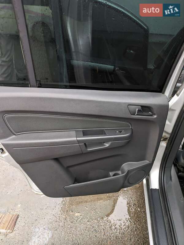 Минивэн Opel Zafira 2010 в Львове