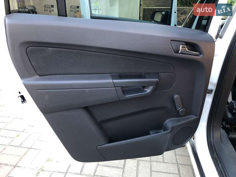 Мінівен Opel Zafira 2009 в Липовці