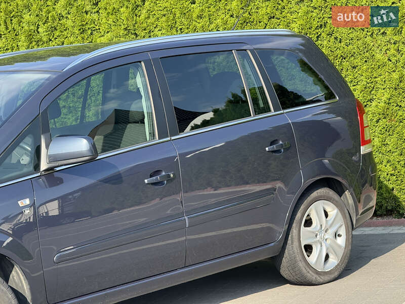 Мінівен Opel Zafira 2010 в Стрию