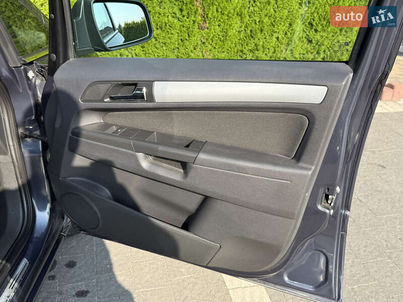 Мінівен Opel Zafira 2010 в Стрию