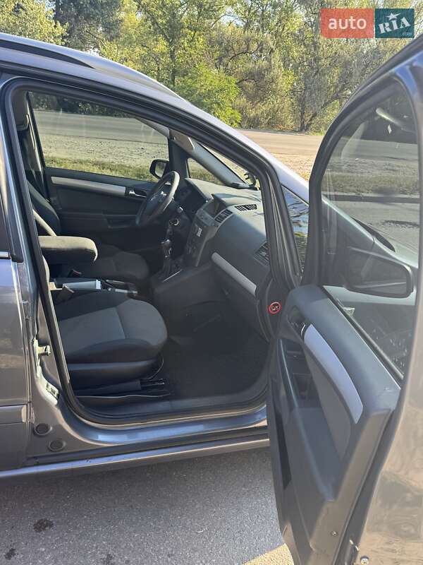 Минивэн Opel Zafira 2005 в Кременчуге