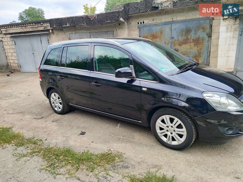 Минивэн Opel Zafira 2011 в Каменском
