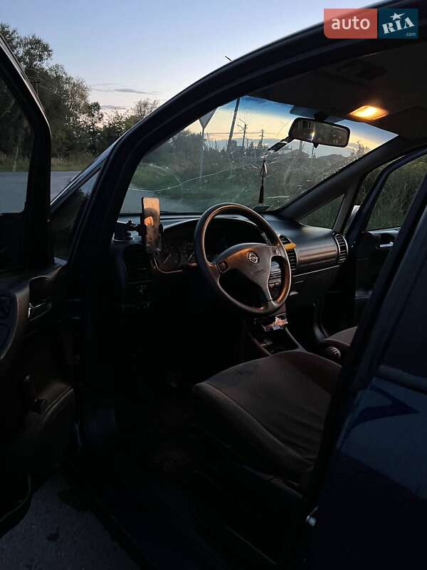 Минивэн Opel Zafira 2002 в Новом Калинове фото 10 Минивэн Opel Zafira 2002 в Новом Калинове