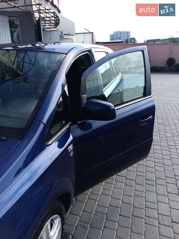 Минивэн Opel Zafira 2010 в Хмельницком