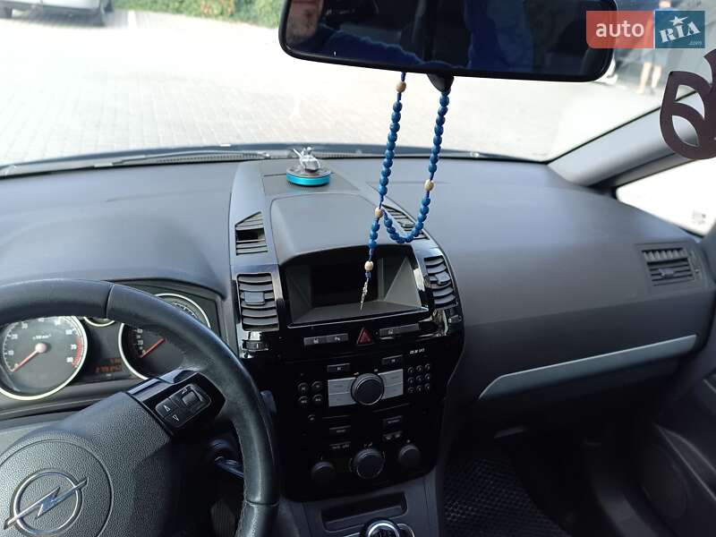 Минивэн Opel Zafira 2010 в Хмельницком