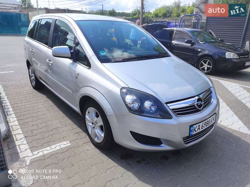 Мінівен Opel Zafira 2010 в Києві