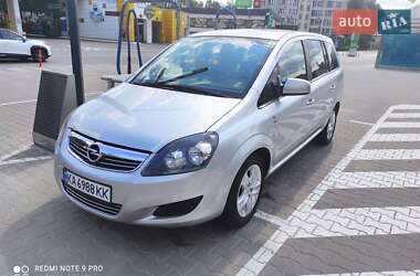 Минивэн Opel Zafira 2010 в Киеве