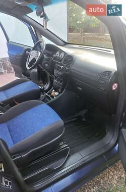 Минивэн Opel Zafira 2000 в 