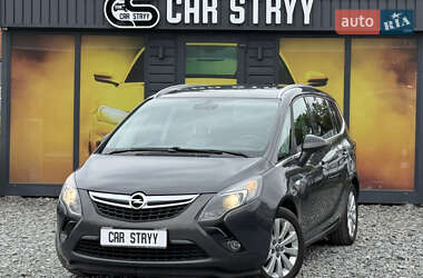 Мікровен Opel Zafira 2013 в Стрию