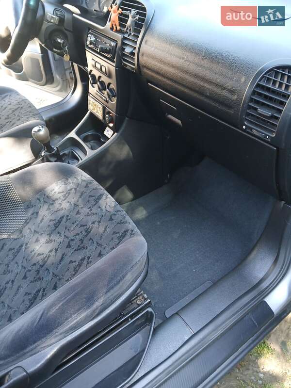 Мінівен Opel Zafira 2002 в Сновську