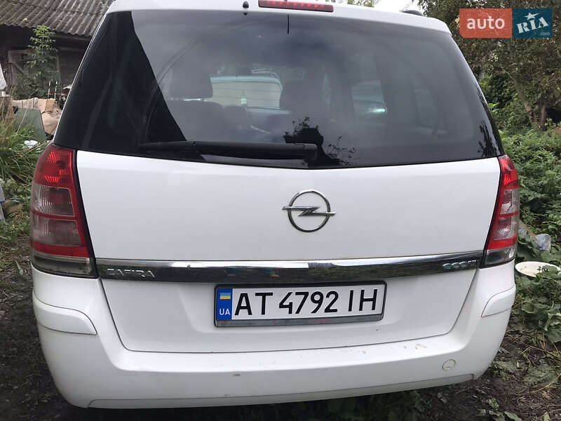Мінівен Opel Zafira 2010 в Снятині