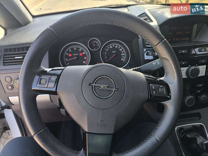 Минивэн Opel Zafira 2011 в Миргороде