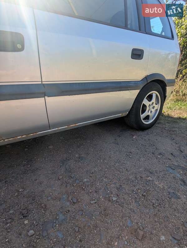 Мінівен Opel Zafira 2002 в Кривому Розі