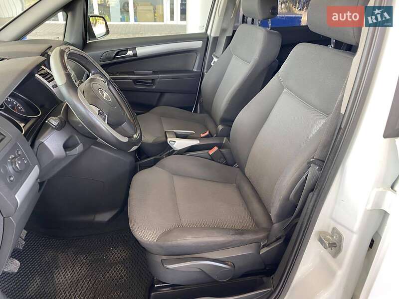 Минивэн Opel Zafira 2009 в Николаеве