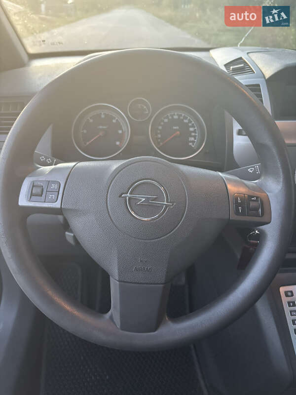 Минивэн Opel Zafira 2007 в Турке