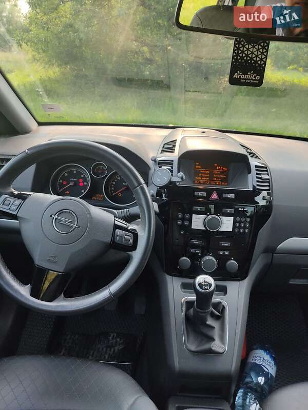 Opel Zafira 2011