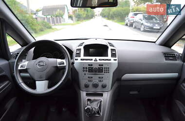 Минивэн Opel Zafira 2009 в 