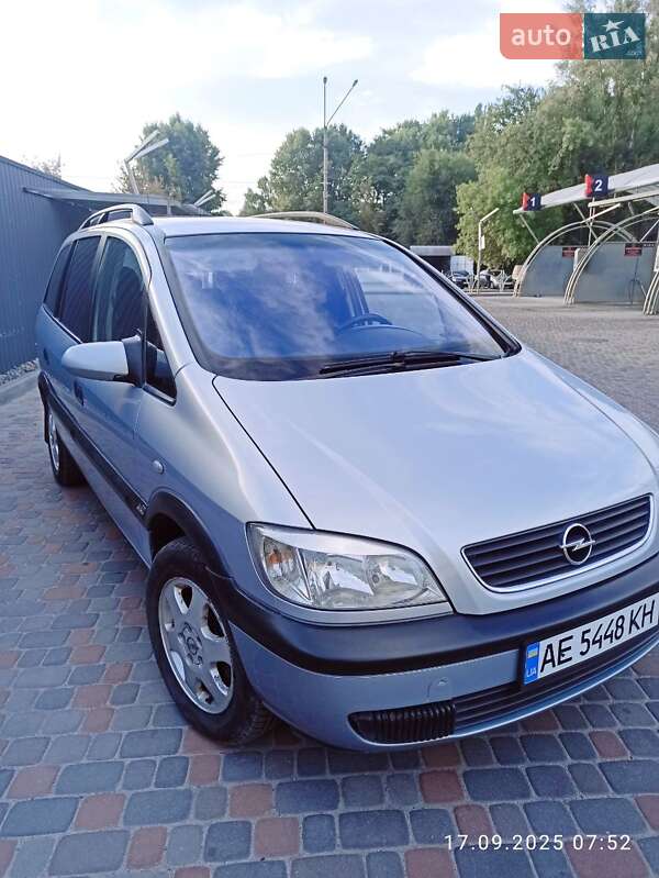 Минивэн Opel Zafira 2000 в Днепре
