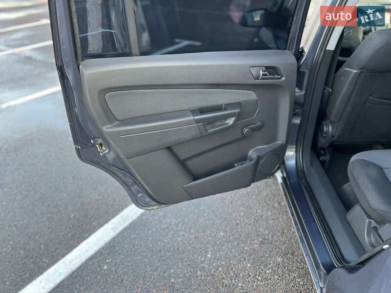 Минивэн Opel Zafira 2008 в Ровно