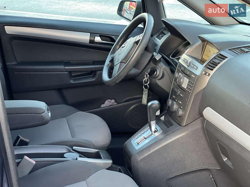 Минивэн Opel Zafira 2008 в Ровно