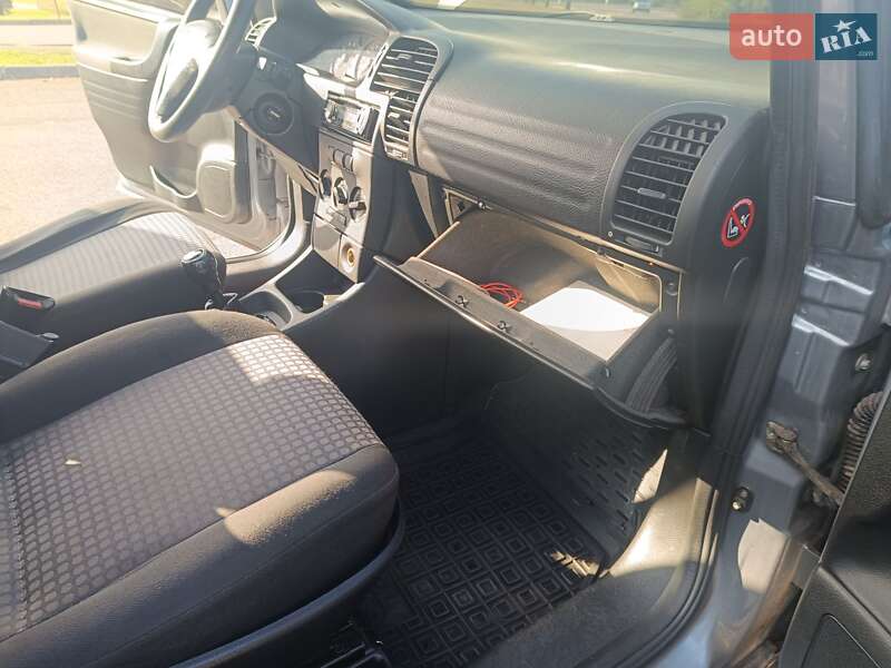 Минивэн Opel Zafira 2003 в Кривом Роге фото 5 Минивэн Opel Zafira 2003 в Кривом Роге