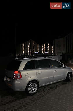 Минивэн Opel Zafira 2010 в Киеве