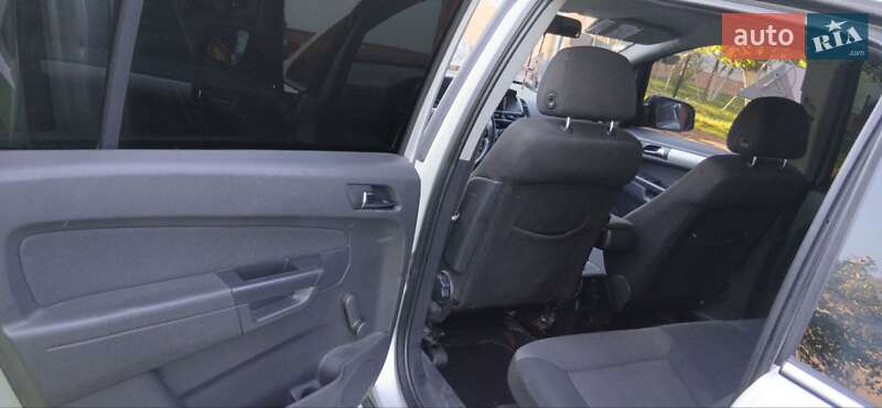 Мінівен Opel Zafira 2011 в Дрогобичі