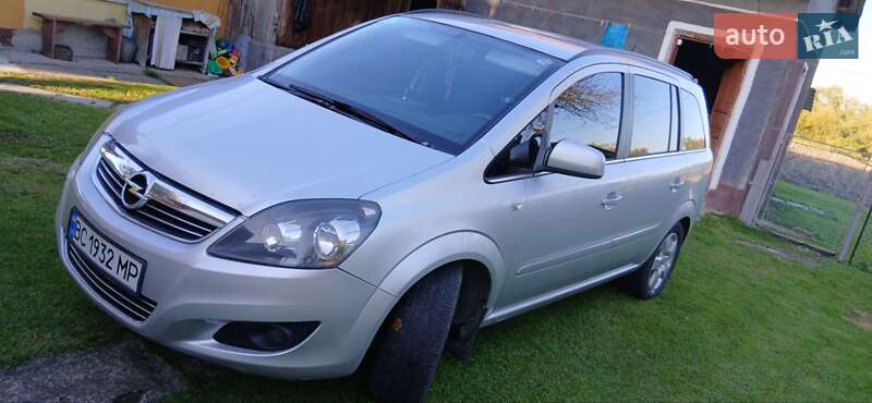Мінівен Opel Zafira 2011 в Дрогобичі