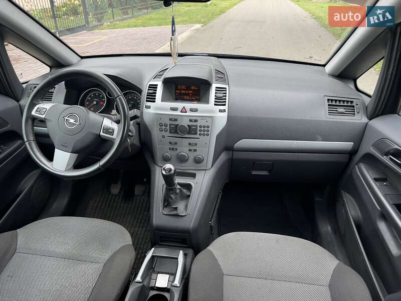 Минивэн Opel Zafira 2010 в Луцке