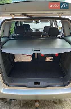 Минивэн Opel Zafira 2010 в 