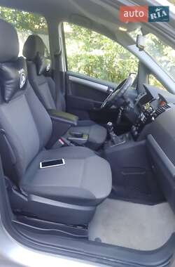 Минивэн Opel Zafira 2011 в 