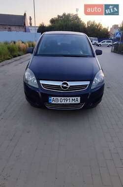 Минивэн Opel Zafira 2010 в 