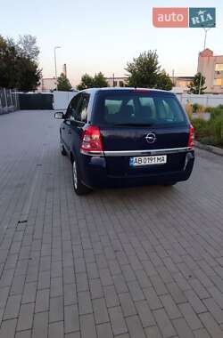 Минивэн Opel Zafira 2010 в 