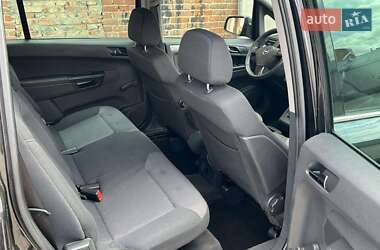 Минивэн Opel Zafira 2010 в 