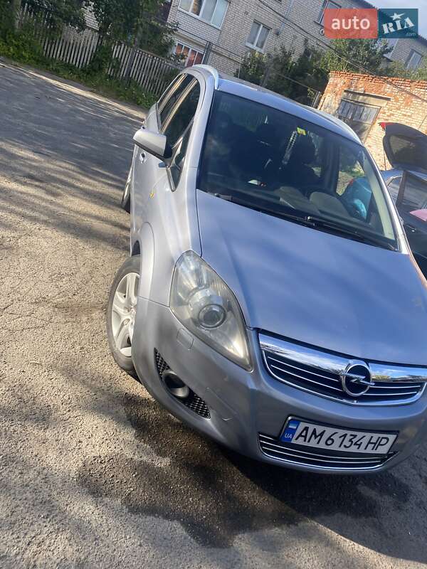 Мінівен Opel Zafira 2008 в Радомишлі