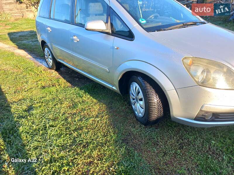 Минивэн Opel Zafira 2005 в Луцке