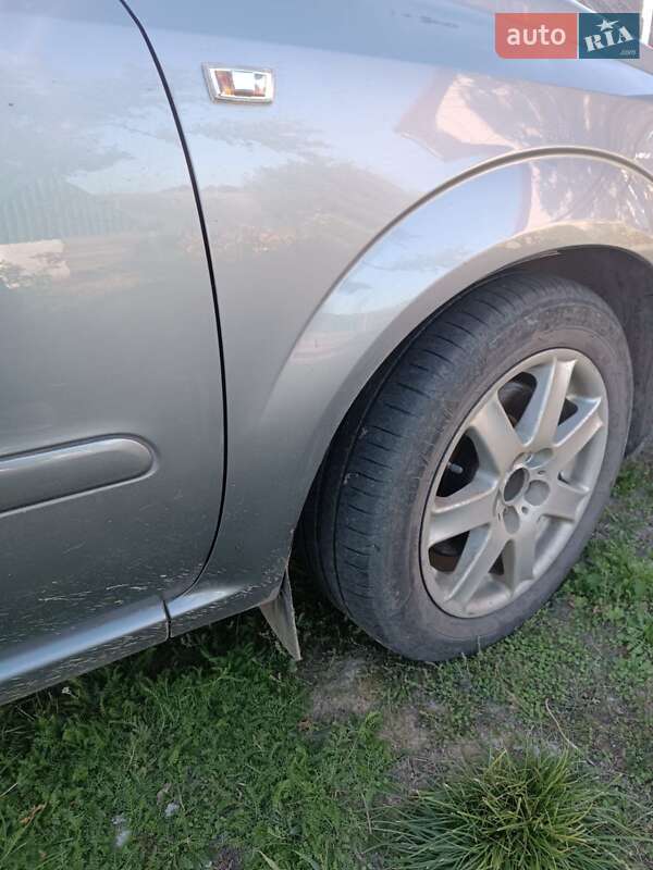 Минивэн Opel Zafira 2011 в Ровно