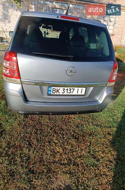 Минивэн Opel Zafira 2011 в Ровно