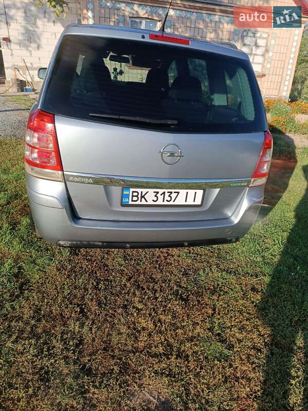 Минивэн Opel Zafira 2011 в Ровно
