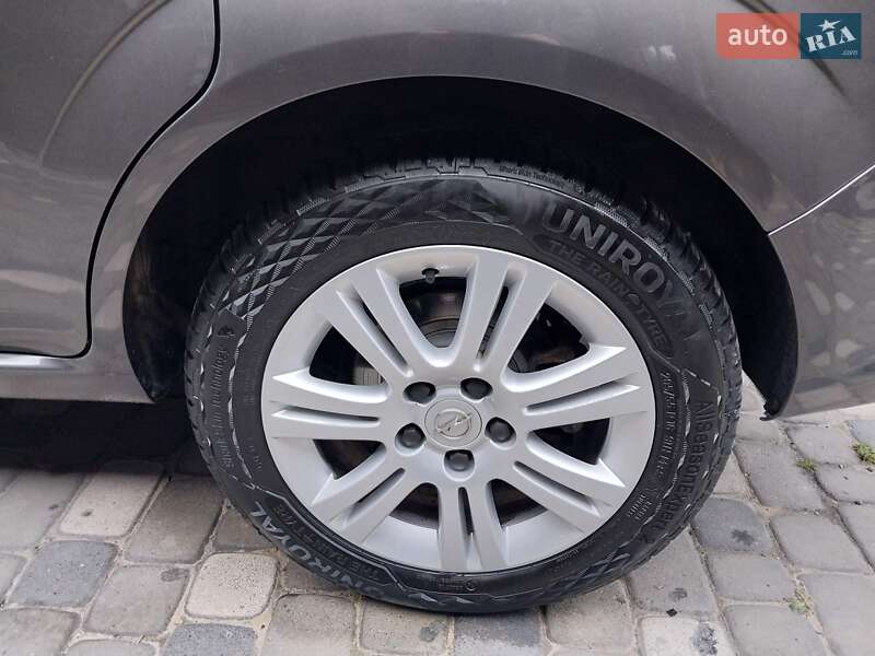 Мінівен Opel Zafira 2011 в Ходореві